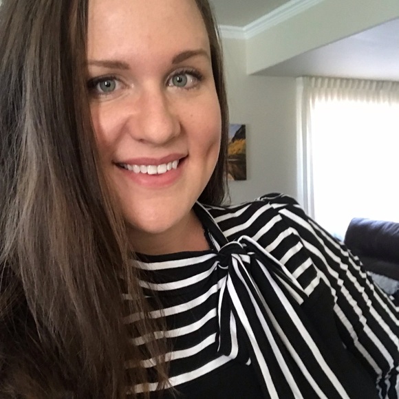 Hello Poshers! - Picture 3 of 4